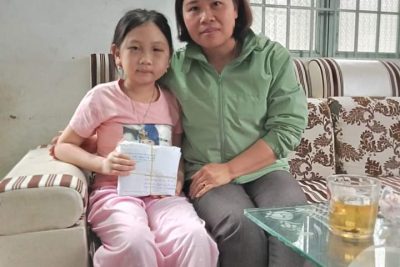 Cán bộ giáo viên và học sinh quyên góp ủng hộ em Nguyễn Lý Như Ý lớp 3B bị tai nạn